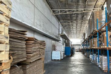 Ulu Tiram /Desa cemerlang /double storey detached factory @  light industrial