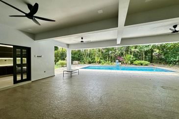 Gelang Patah / Leisure Farm Double Storey Bungalow with garage & swimming pool