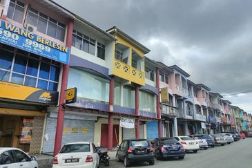 Kulai/ Senai / Taman Senai Utama / 3 storey shop lot