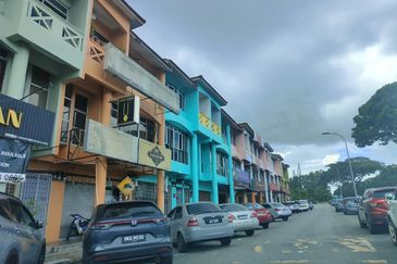 Kulai/ Senai / Taman Senai Utama / 3 storey shop lot