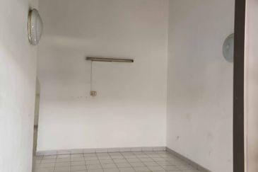 JB Taman Perling / Jalan kosa / Single storey terrace house