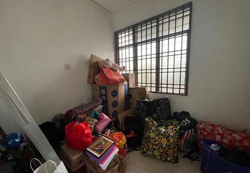 Kulai /  Jalan sutera 4 saleng / Single Terrace House 