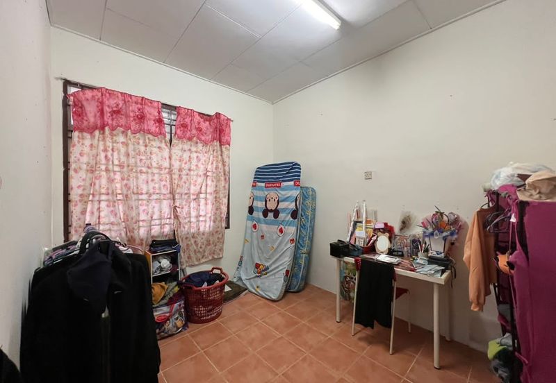 Kulai /  Jalan sutera 4 saleng / Single Terrace House 