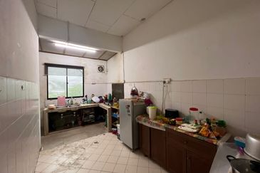 Kulai /  Jalan sutera 4 saleng / Single Terrace House 