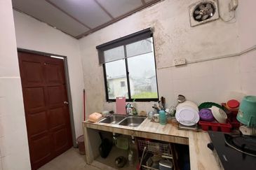 Kulai /  Jalan sutera 4 saleng / Single Terrace House 