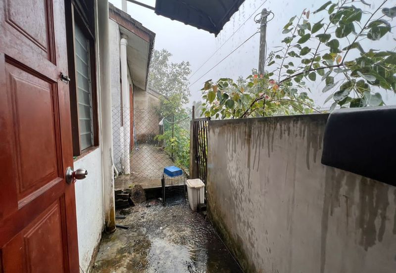 Kulai /  Jalan sutera 4 saleng / Single Terrace House 