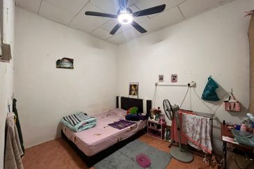 Kulai /  Jalan sutera 4 saleng / Single Terrace House 