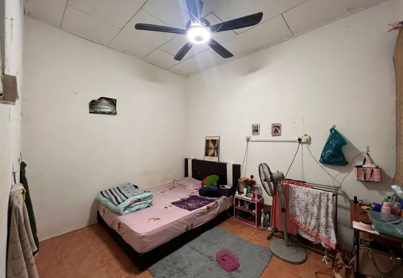 Kulai /  Jalan sutera 4 saleng / Single Terrace House 