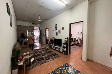 Kulai /  Jalan sutera 4 saleng / Single Terrace House 