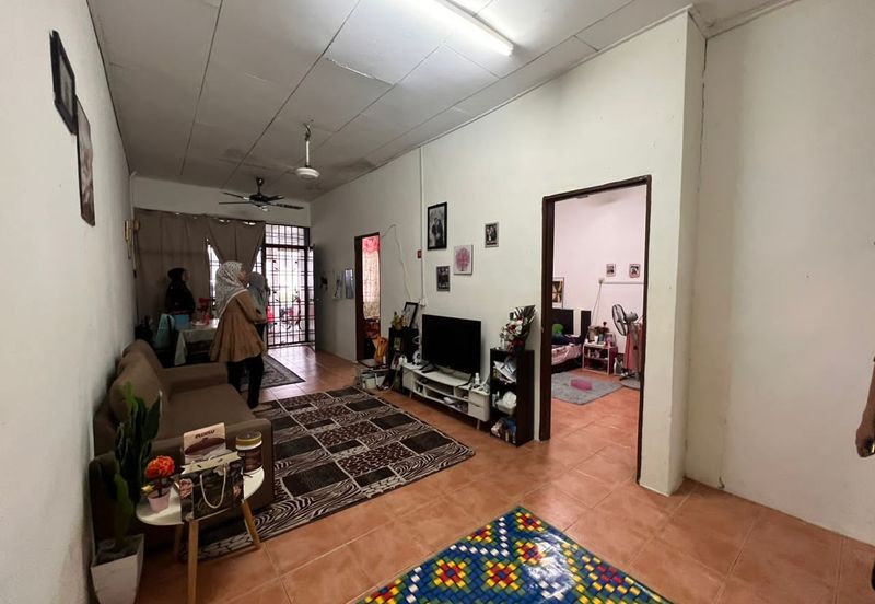 Kulai /  Jalan sutera 4 saleng / Single Terrace House 