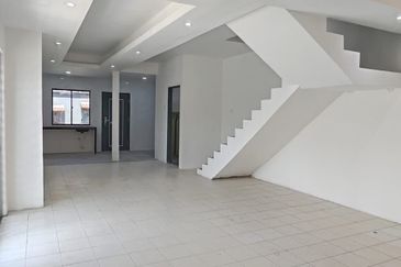 Kulai Kelapa Sawit - Jalan Scientex 23 - Double Storey Corner Lot - Fully Renovated Unit