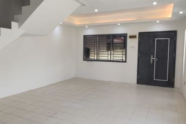 Kulai Kelapa Sawit - Jalan Scientex 23 - Double Storey Corner Lot - Fully Renovated Unit