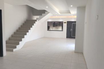 Kulai Kelapa Sawit - Jalan Scientex 23 - Double Storey Corner Lot - Fully Renovated Unit