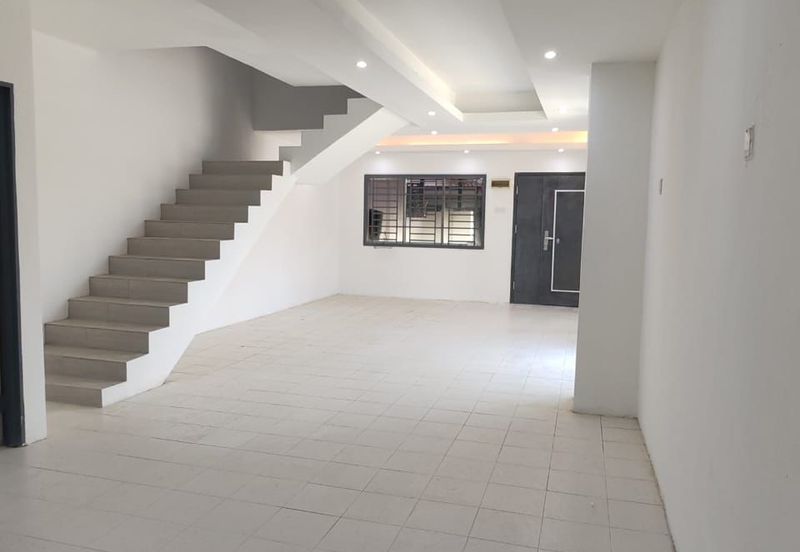Kulai Kelapa Sawit - Jalan Scientex 23 - Double Storey Corner Lot - Fully Renovated Unit