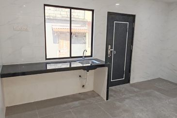 Kulai Kelapa Sawit - Jalan Scientex 23 - Double Storey Corner Lot - Fully Renovated Unit