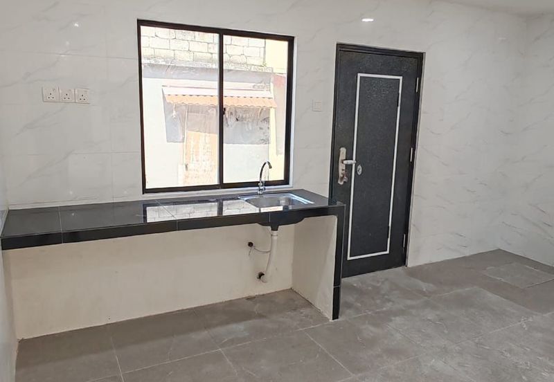 Kulai Kelapa Sawit - Jalan Scientex 23 - Double Storey Corner Lot - Fully Renovated Unit