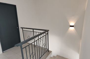 Kulai Kelapa Sawit - Jalan Scientex 23 - Double Storey Corner Lot - Fully Renovated Unit