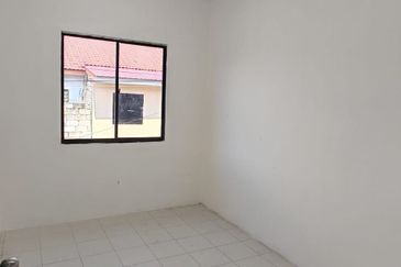 Kulai Kelapa Sawit - Jalan Scientex 23 - Double Storey Corner Lot - Fully Renovated Unit