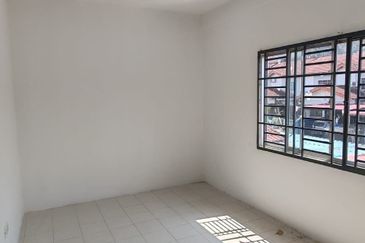 Kulai Kelapa Sawit - Jalan Scientex 23 - Double Storey Corner Lot - Fully Renovated Unit