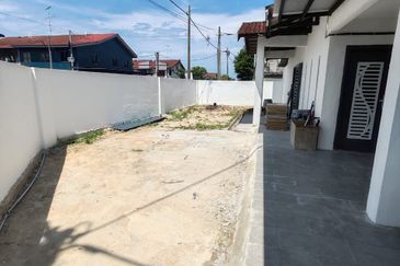 Kulai Kelapa Sawit - Jalan Scientex 23 - Double Storey Corner Lot - Fully Renovated Unit