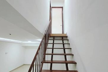 Kulai - Taman Sri Putri Kulai - Unblock View - Double Storey Low Cost - Fully renovated 