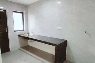 Kulai - Taman Sri Putri Kulai - Unblock View - Double Storey Low Cost - Fully renovated 