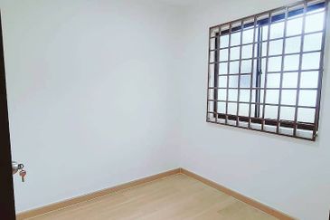 Kulai - Taman Sri Putri Kulai - Unblock View - Double Storey Low Cost - Fully renovated 