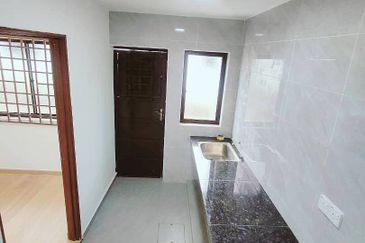Kulai - Taman Sri Putri Kulai - Unblock View - Double Storey Low Cost - Fully renovated 