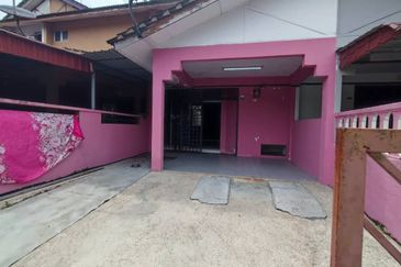 Kulai Saleng / Taman Muhibbah / Jalan Jambu 32 / Double storey terrace house