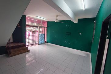Kulai Saleng / Taman Muhibbah / Jalan Jambu 32 / Double storey terrace house