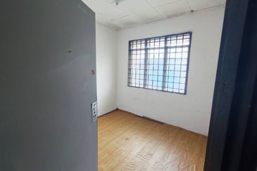 Kulai Saleng / Taman Muhibbah / Jalan Jambu 32 / Double storey terrace house