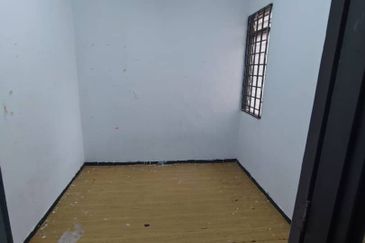 Kulai Saleng / Taman Muhibbah / Jalan Jambu 32 / Double storey terrace house