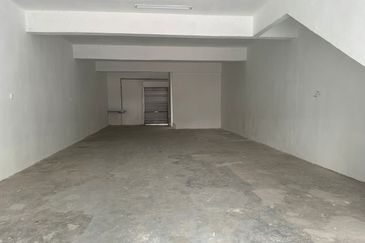 Kulai / Taman Putri Kulai / Double Storey shop lot