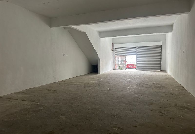 Kulai / Taman Putri Kulai / Double Storey shop lot