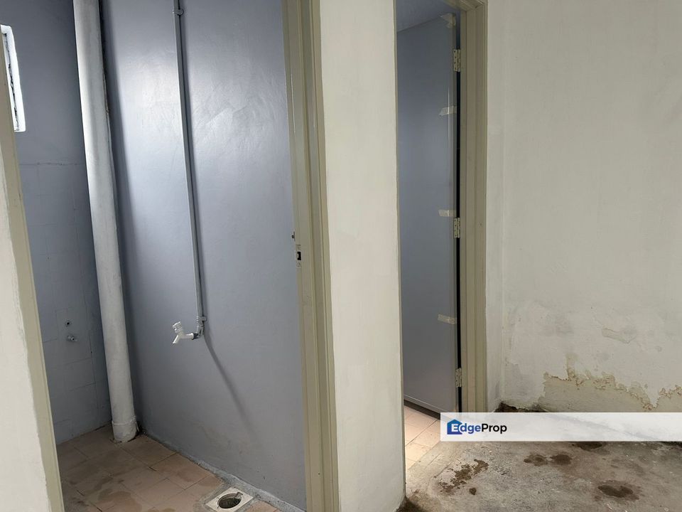 Kulai / Taman Putri Kulai / Double Storey shop lot, Johor, Kulai