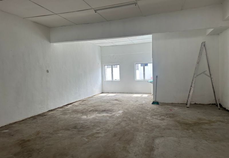 Kulai / Taman Putri Kulai / Double Storey shop lot