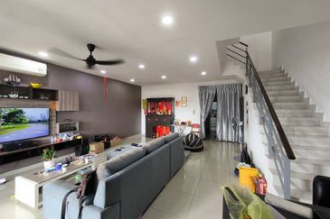 Kulai Bandar Putra - Jalan Camar - Double Storey Terrace House - Unblock Unit