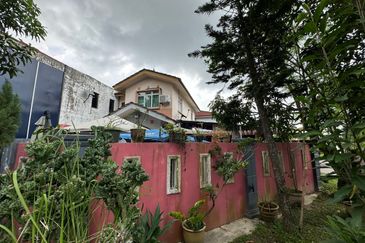 Iskandar Gelang Patah - Taman Nusaria - Medium Cost - double storey corner lot 