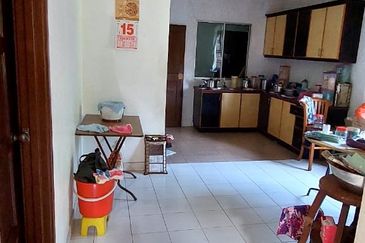 Kulai Bandar Putra - Jalan Cengal 5 - 3 Storey Terrace Endlot
