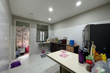 JB Dato Onn , Jln Perjiranan 12 - Double Storey Terrace House *Unblock View Unit*