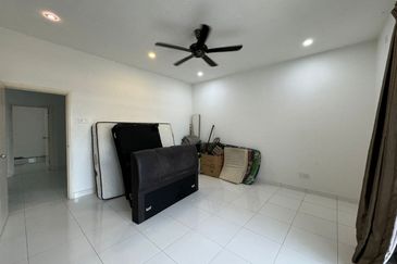 JB Dato Onn , Jln Perjiranan 12 - Double Storey Terrace House *Unblock View Unit*