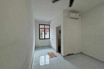 JB Dato Onn , Jln Perjiranan 12 - Double Storey Terrace House *Unblock View Unit*