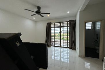 JB Dato Onn , Jln Perjiranan 12 - Double Storey Terrace House *Unblock View Unit*