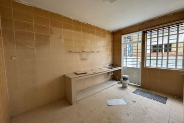 JB Kempas Heights @ Tmn Kempas Indah / Double Storey Cluster House / Unblock View Unit