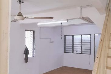 Skudai / Tmn Skudai baru / jln hang jebat  - low cost  double storey corner / 770sqft +20sqft