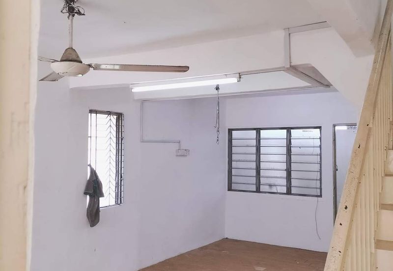 Skudai / Tmn Skudai baru / jln hang jebat  - low cost  double storey corner / 770sqft +20sqft