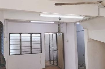 Skudai / Tmn Skudai baru / jln hang jebat  - low cost  double storey corner / 770sqft +20sqft