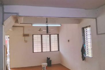 Skudai / Tmn Skudai baru / jln hang jebat  - low cost  double storey corner / 770sqft +20sqft