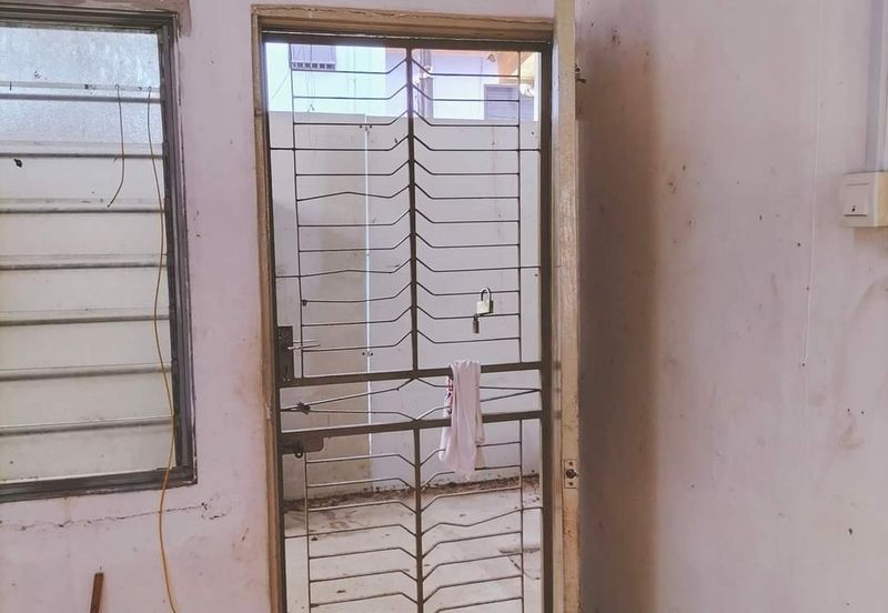 Skudai / Tmn Skudai baru / jln hang jebat  - low cost  double storey corner / 770sqft +20sqft