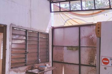 Skudai / Tmn Skudai baru / jln hang jebat  - low cost  double storey corner / 770sqft +20sqft